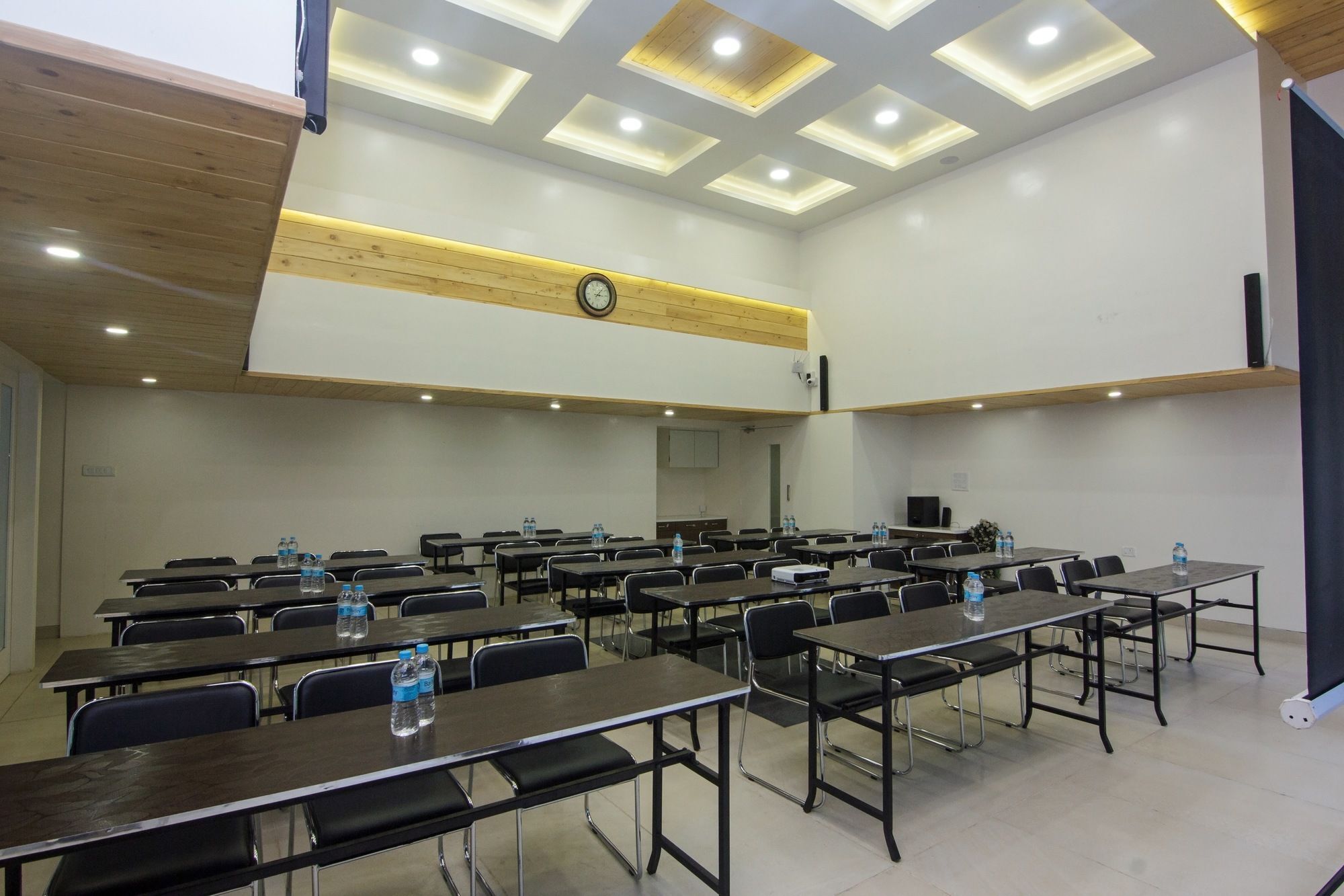 Oyo 9806 Hotel Arvi 로나발라 외부 사진